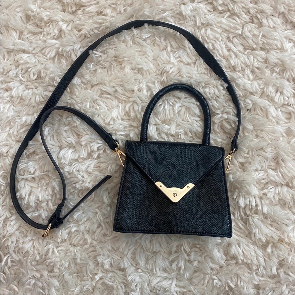 Black& gold bag